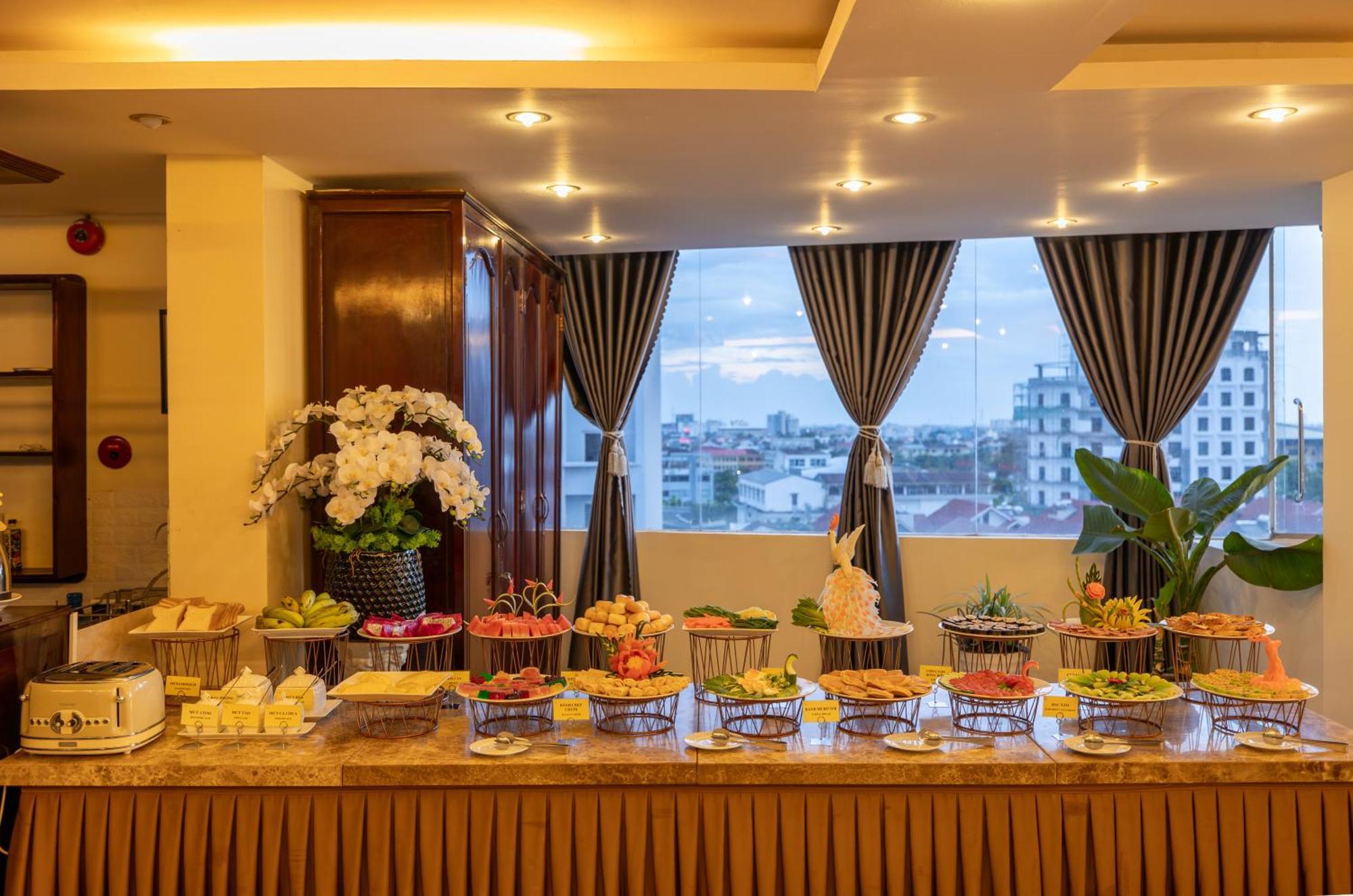 Baly Hotel Hue Exterior foto