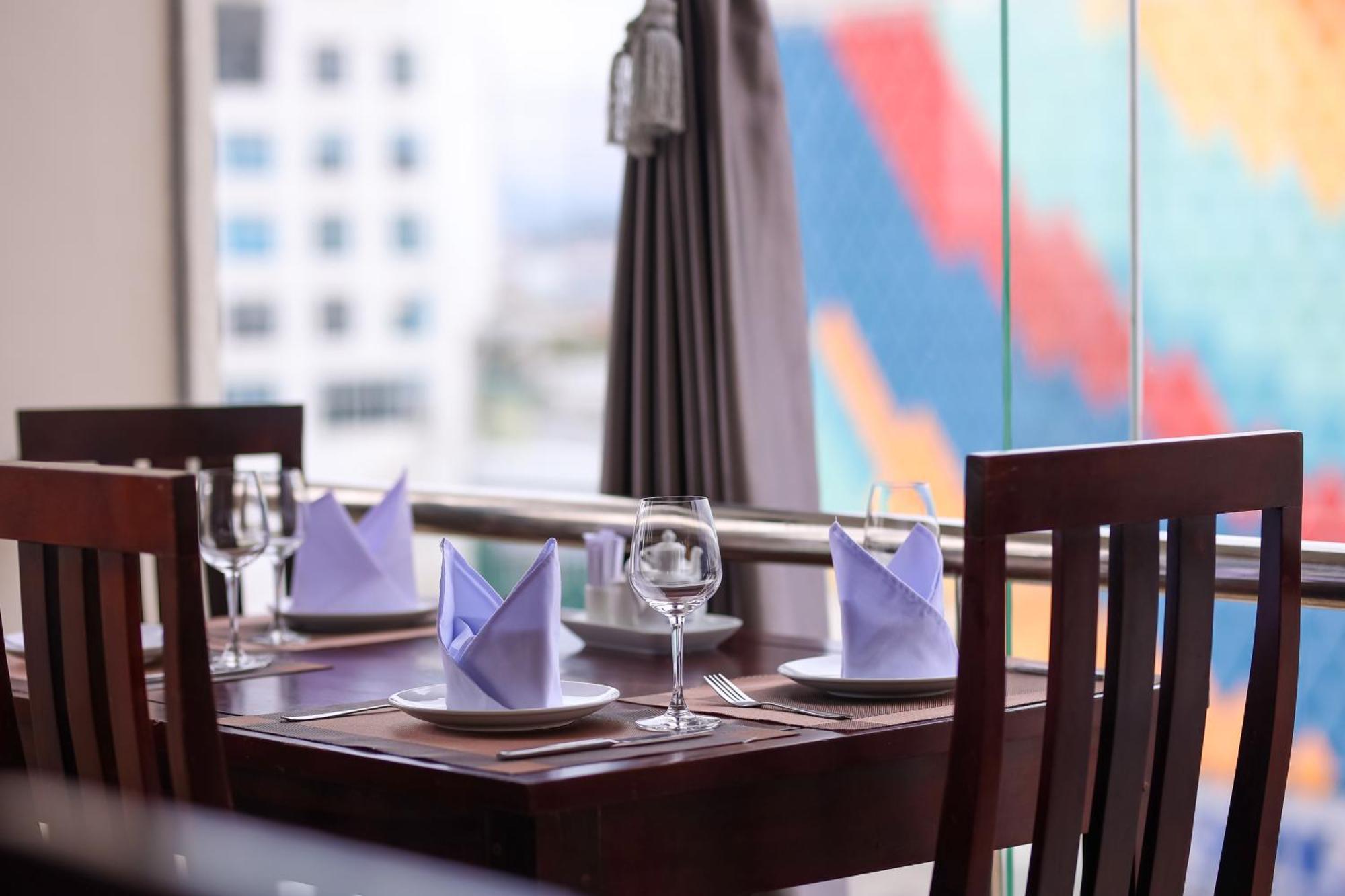 Baly Hotel Hue Exterior foto