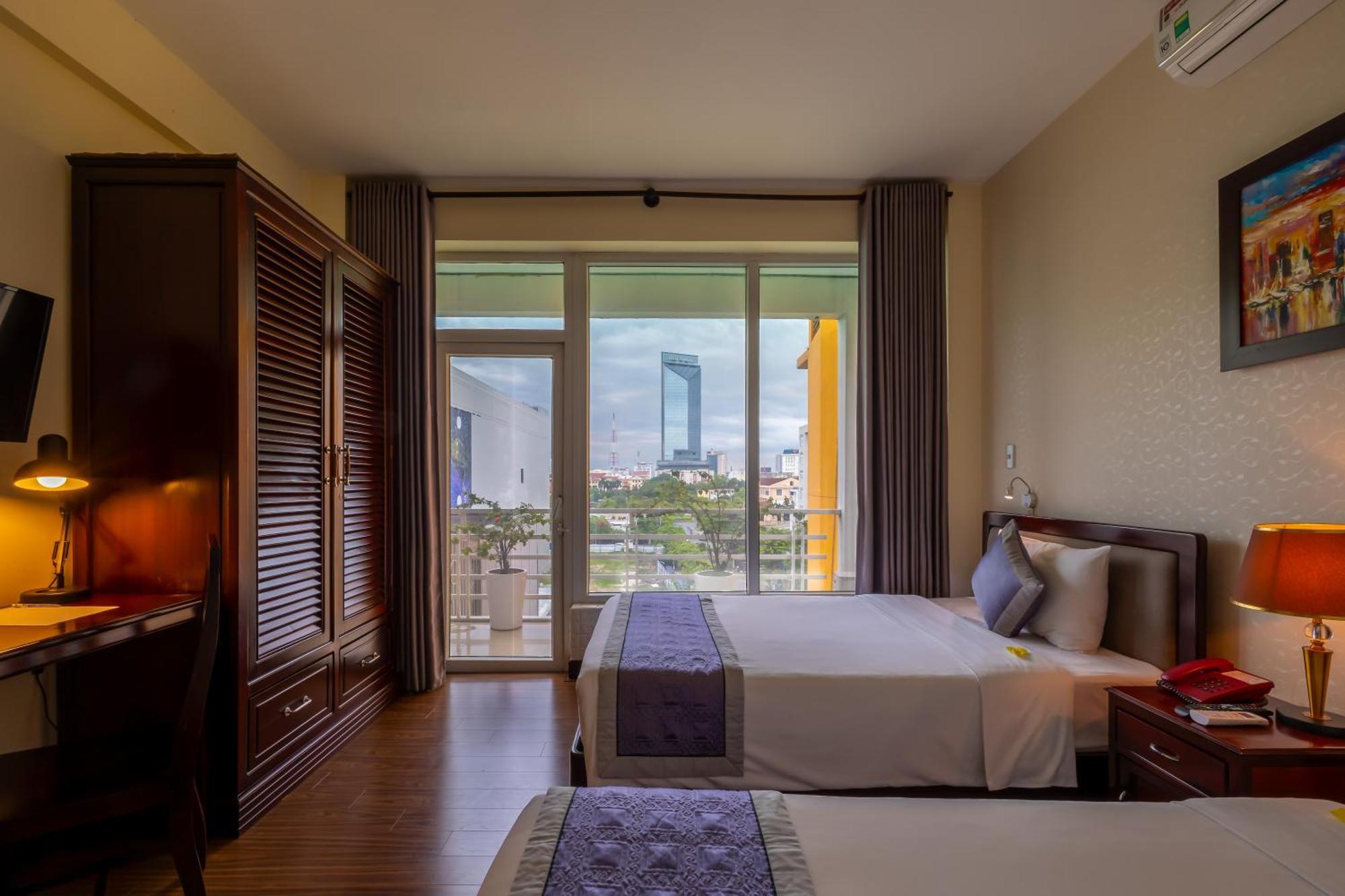 Baly Hotel Hue Exterior foto