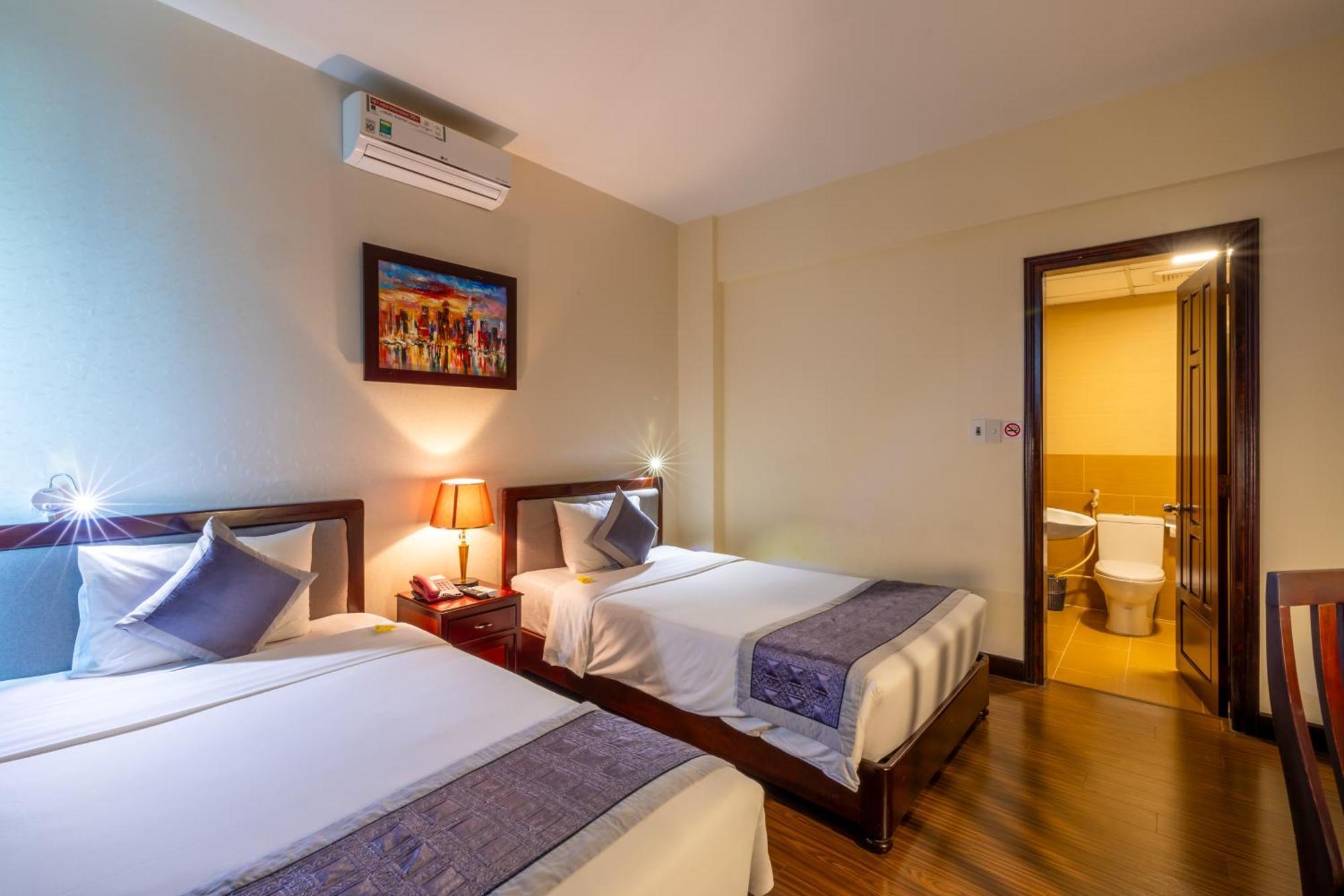 Baly Hotel Hue Exterior foto