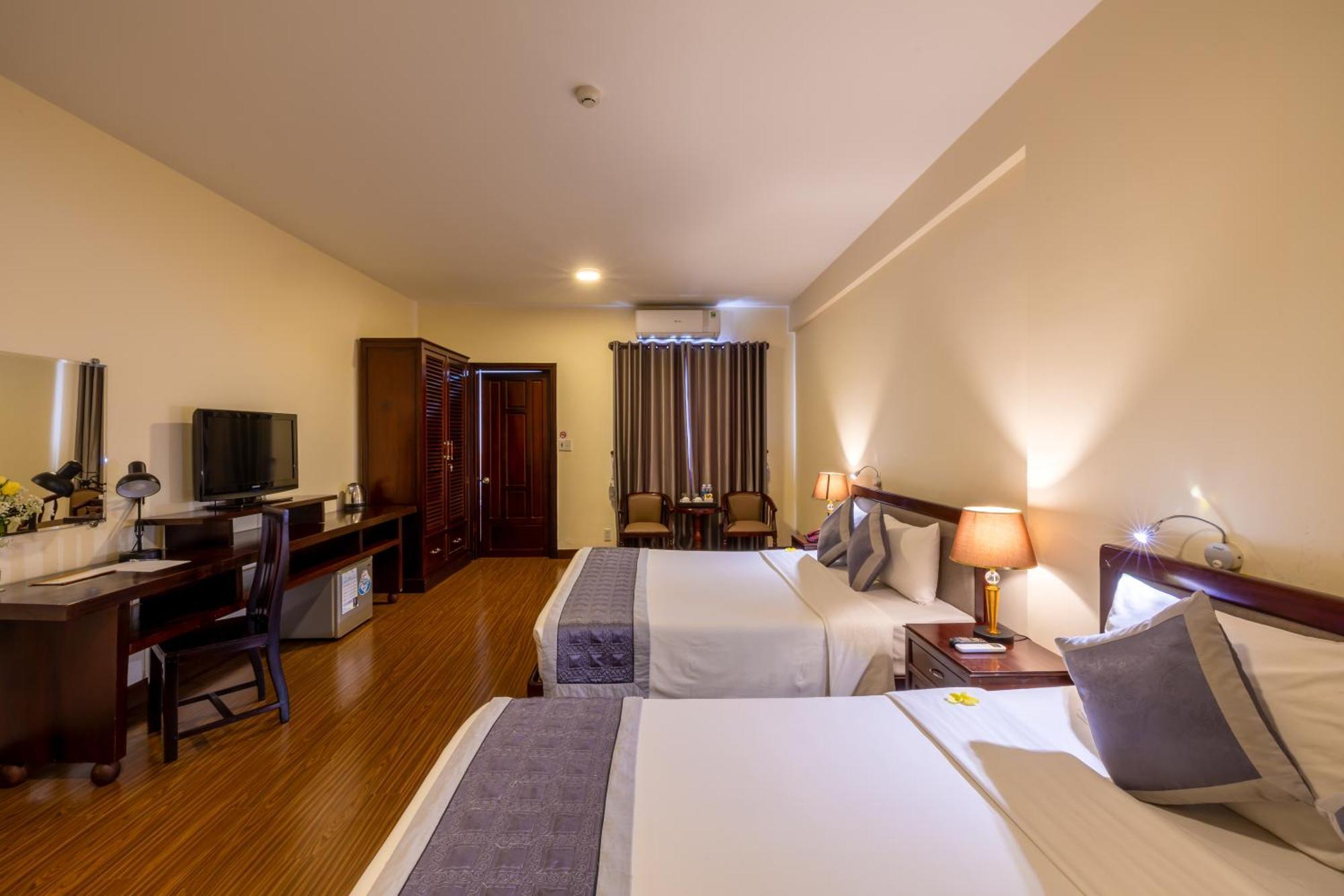 Baly Hotel Hue Exterior foto