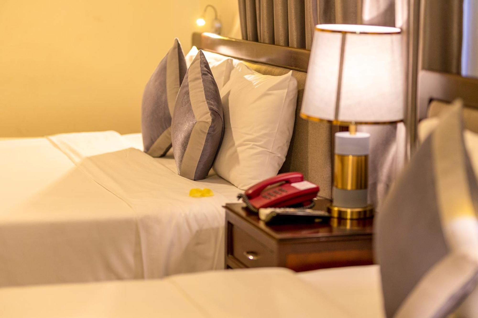 Baly Hotel Hue Exterior foto