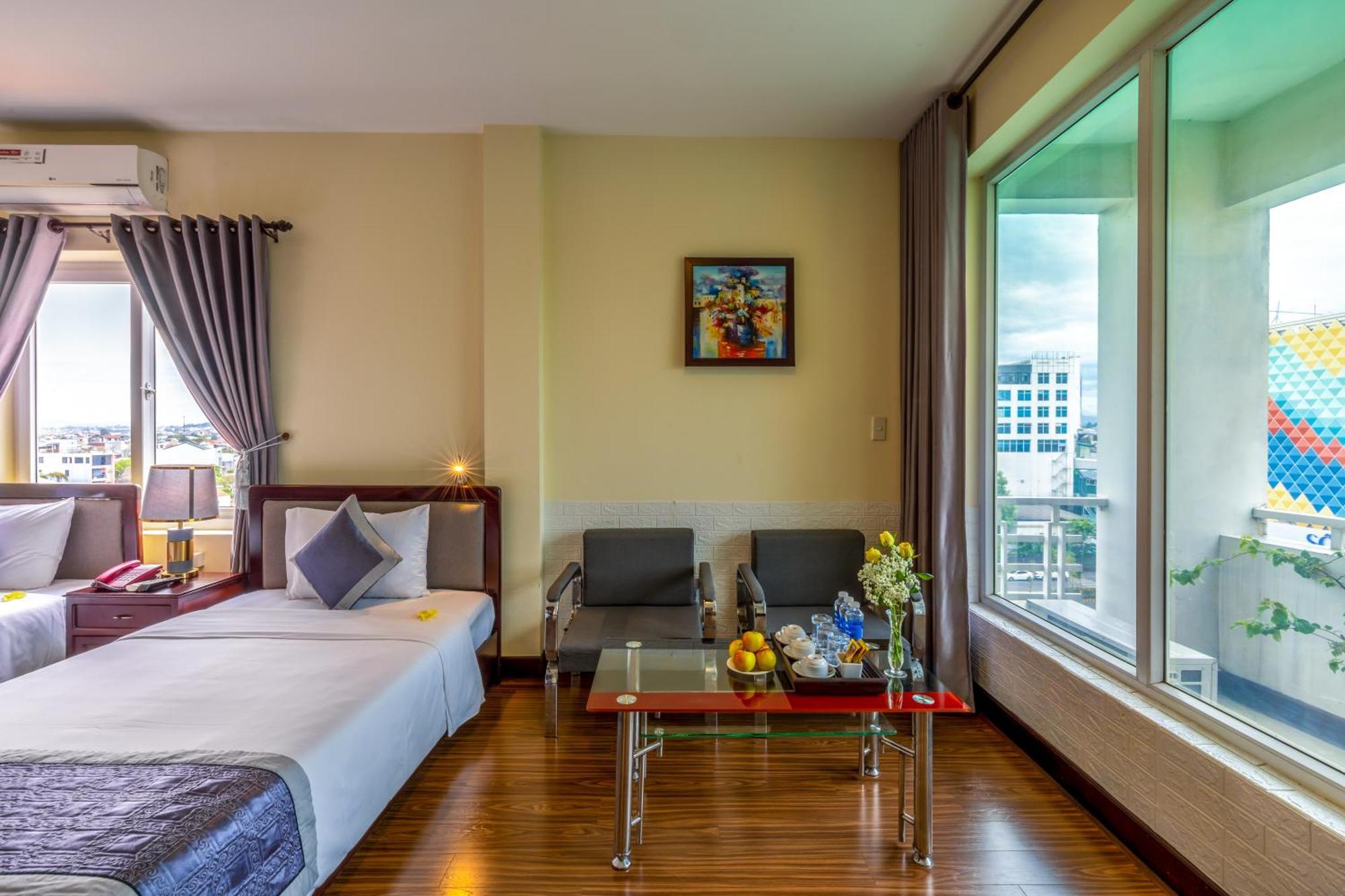 Baly Hotel Hue Exterior foto