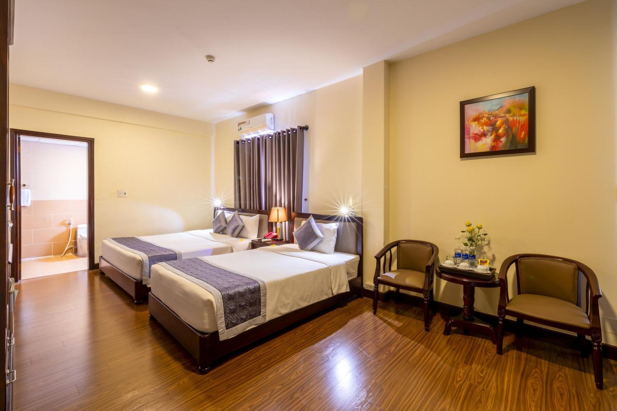 Baly Hotel Hue Exterior foto